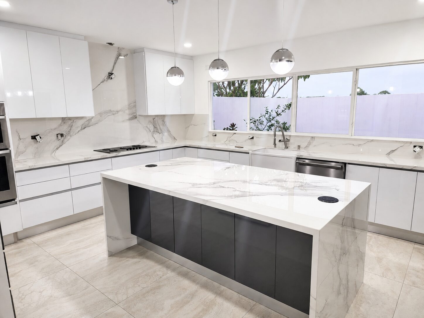 White granite countertops and large kitchen island in Guanacaste Costa Rica