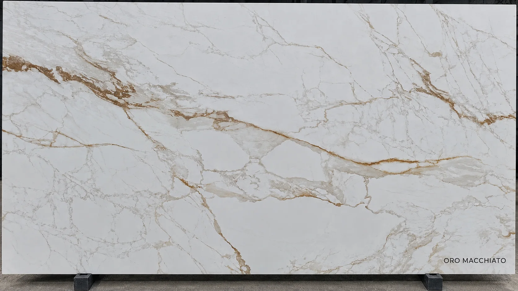 Oro Macchiato cream white porcelain surface with fine warm veining